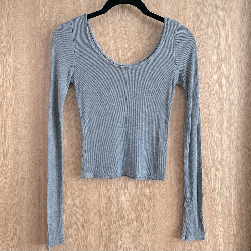 Aeropostale Long Sleeve Grey Knit Crop Top